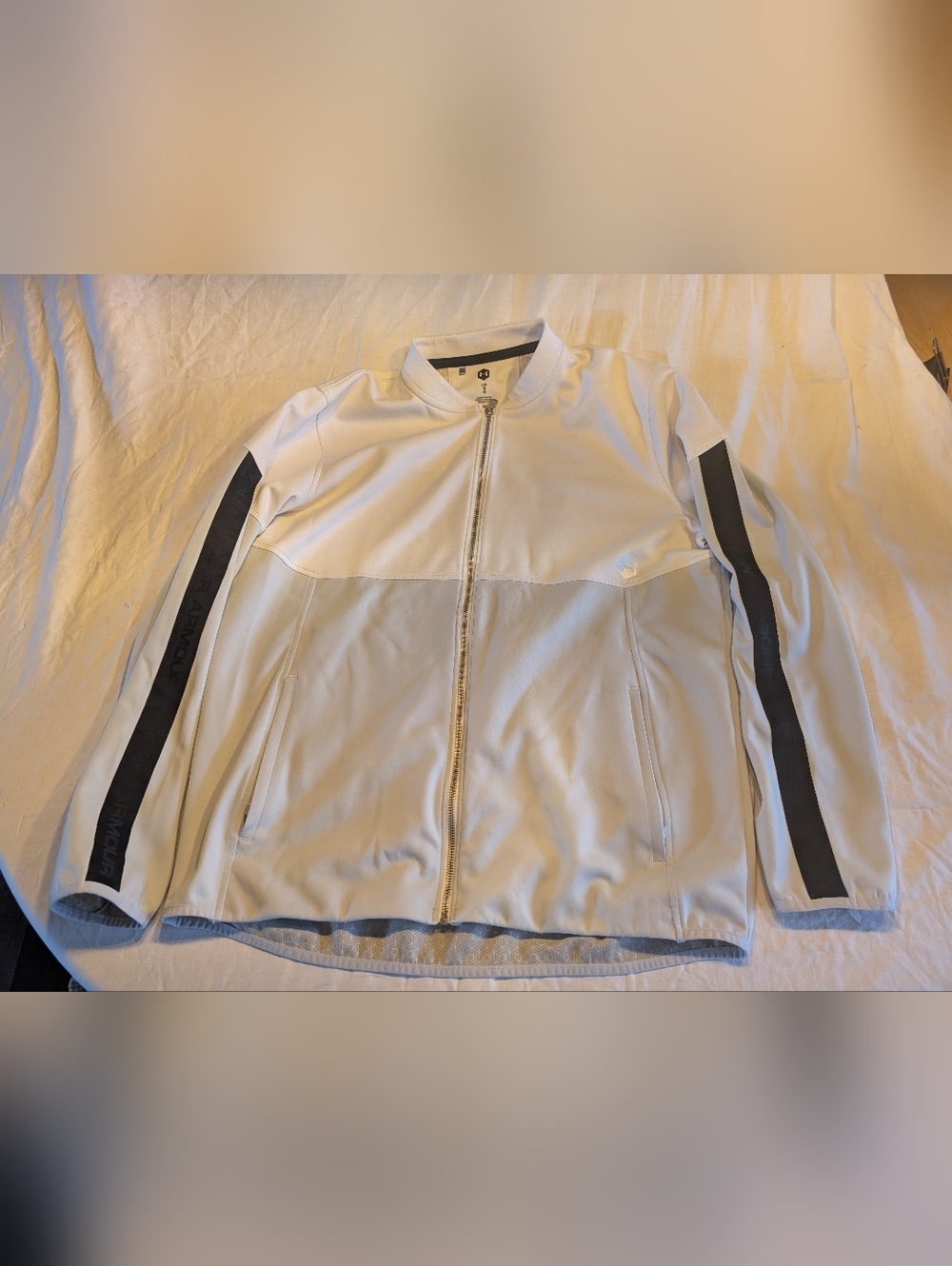 2/30$ Under Armour Light Gray Full-Zip Jacket with Black Sleeve Accents